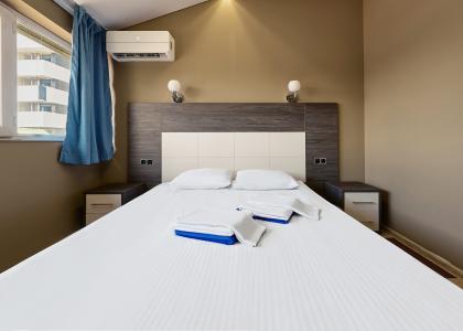 room 144 thumbnail 4
